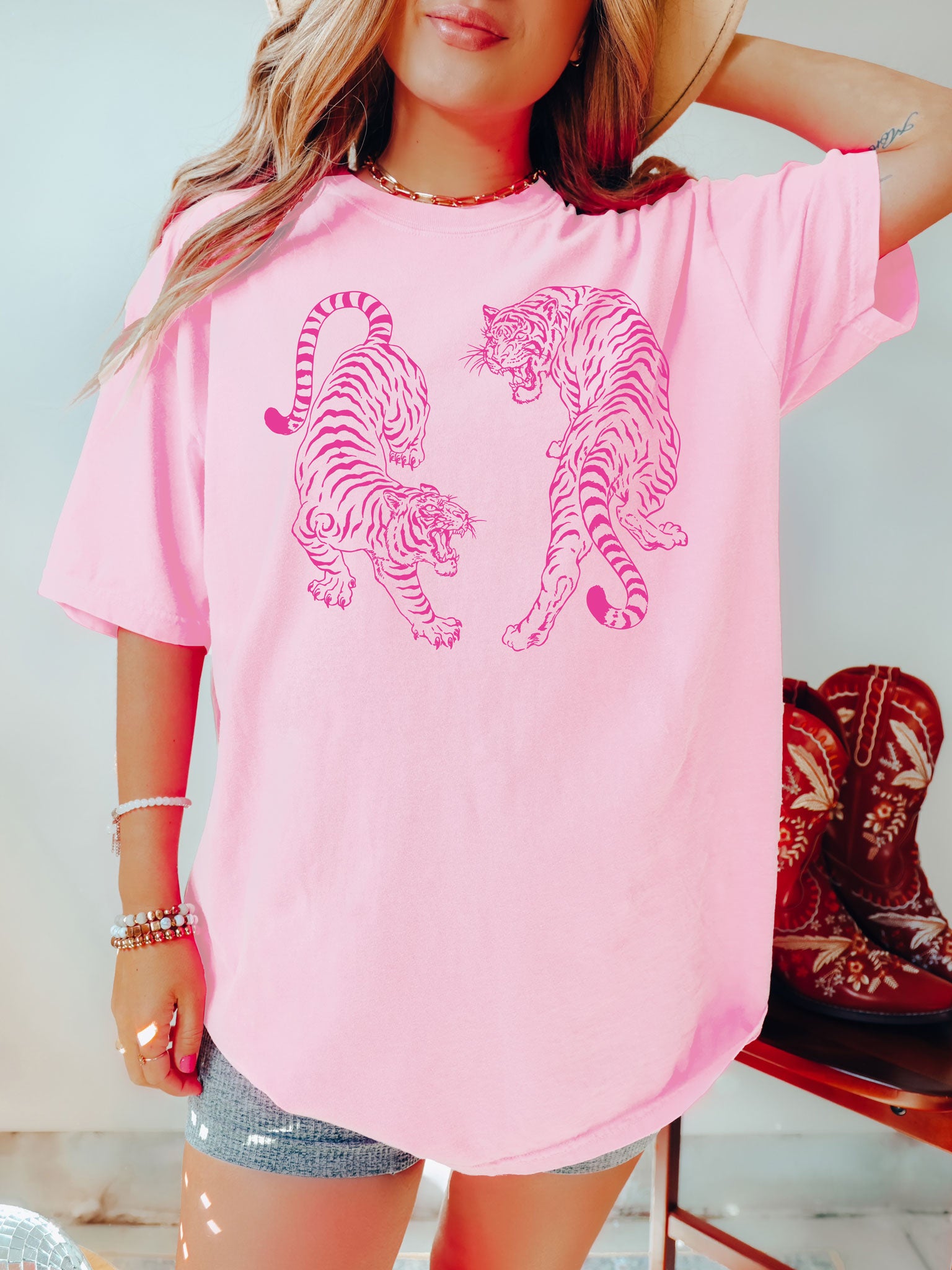 Tigers Colors® / Vintage Meaningful Tshirt Shop Comfort Pink Tigers – Tees